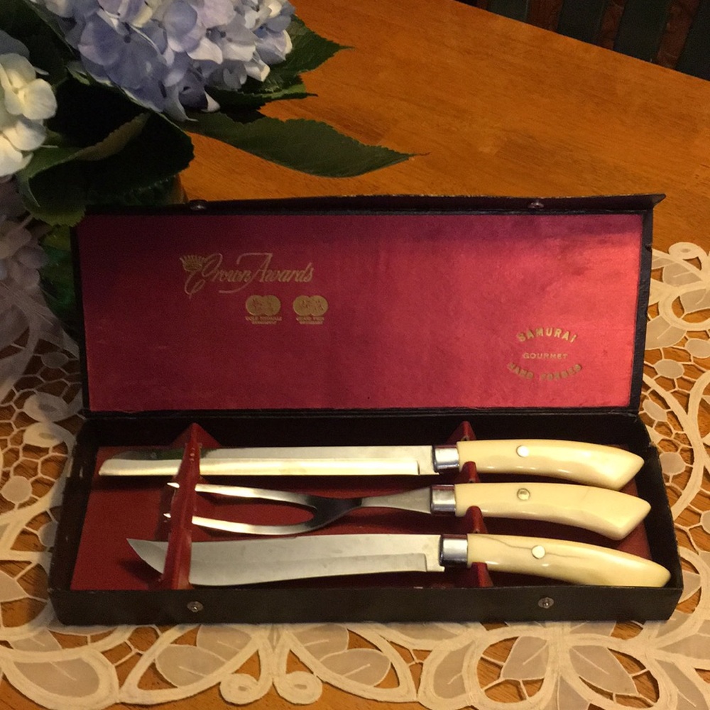 Crown Awards brand vintage knife carving set in original box